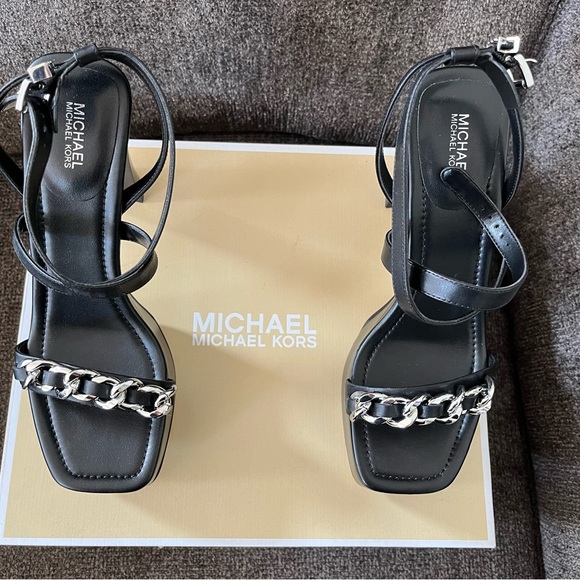 Michael Kors Paola Chain Platform Sandals size 8.5 - Picture 5 of 6